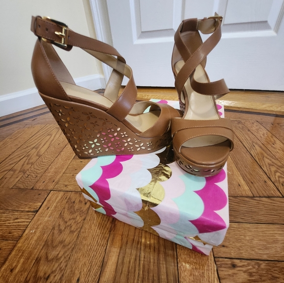 Michael Kors platform Sandals - Picture 2 of 7